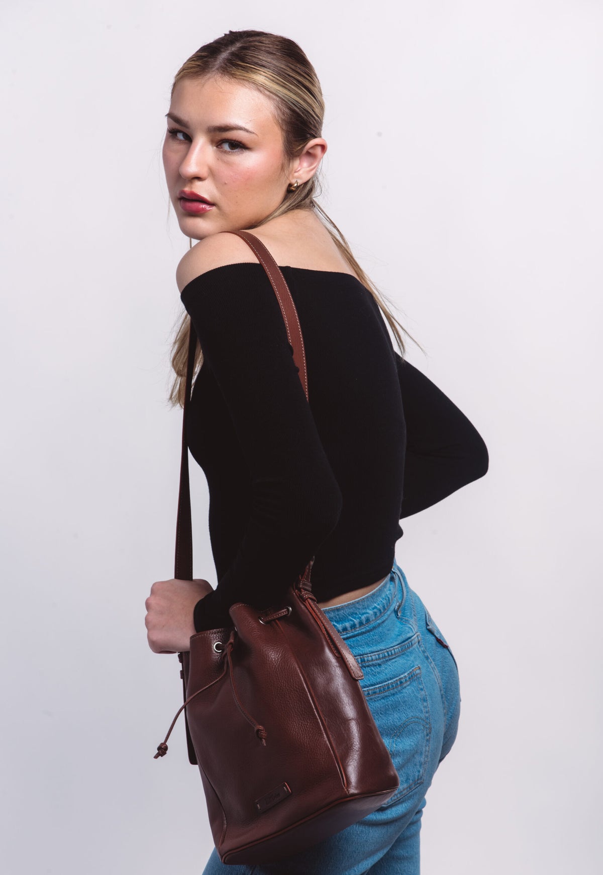 Febe bucket bag lifestyle shot — EKOńeu Italy
