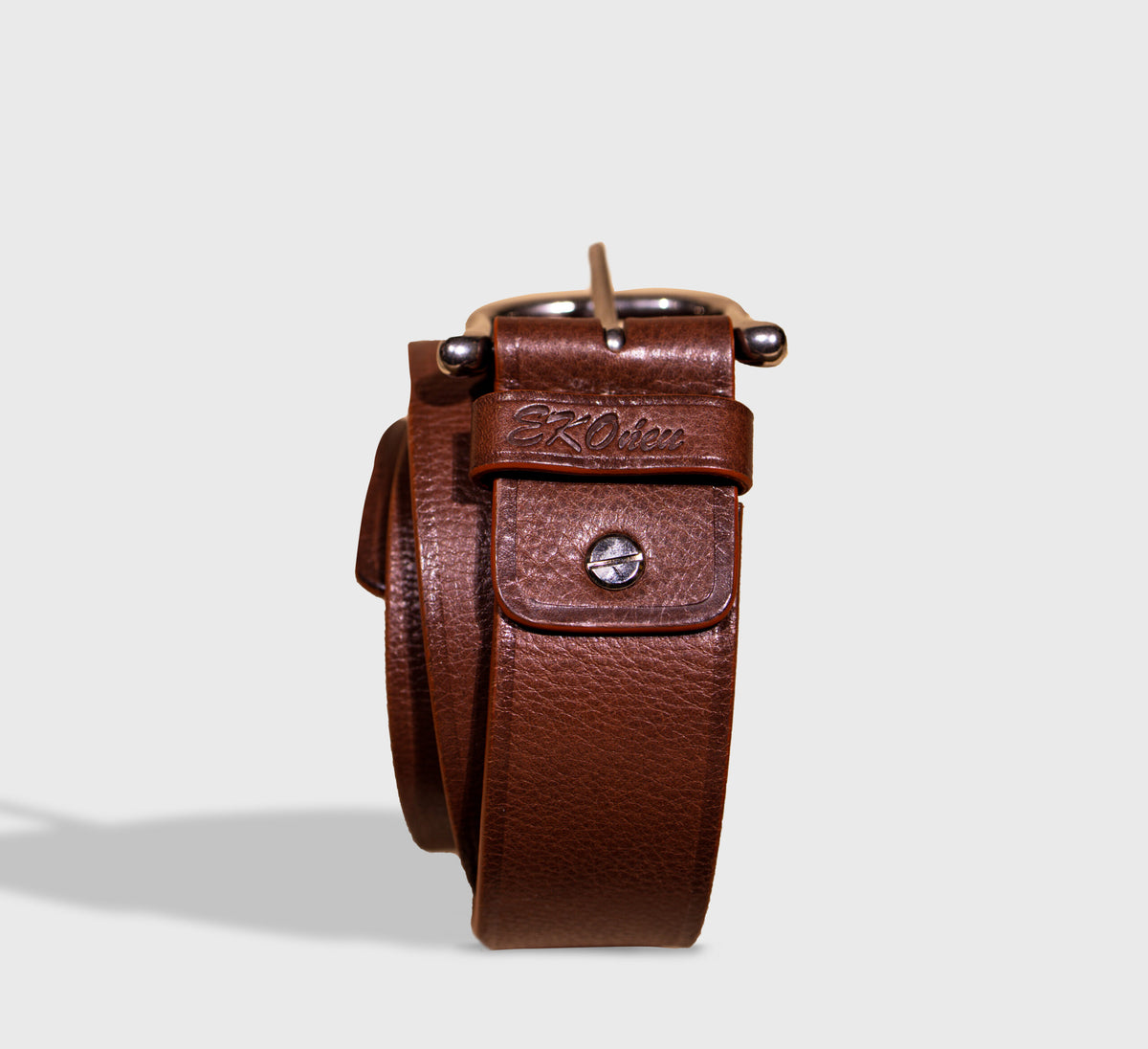 Lazzaro Italian leather belt editorial shot – EKOńeu
